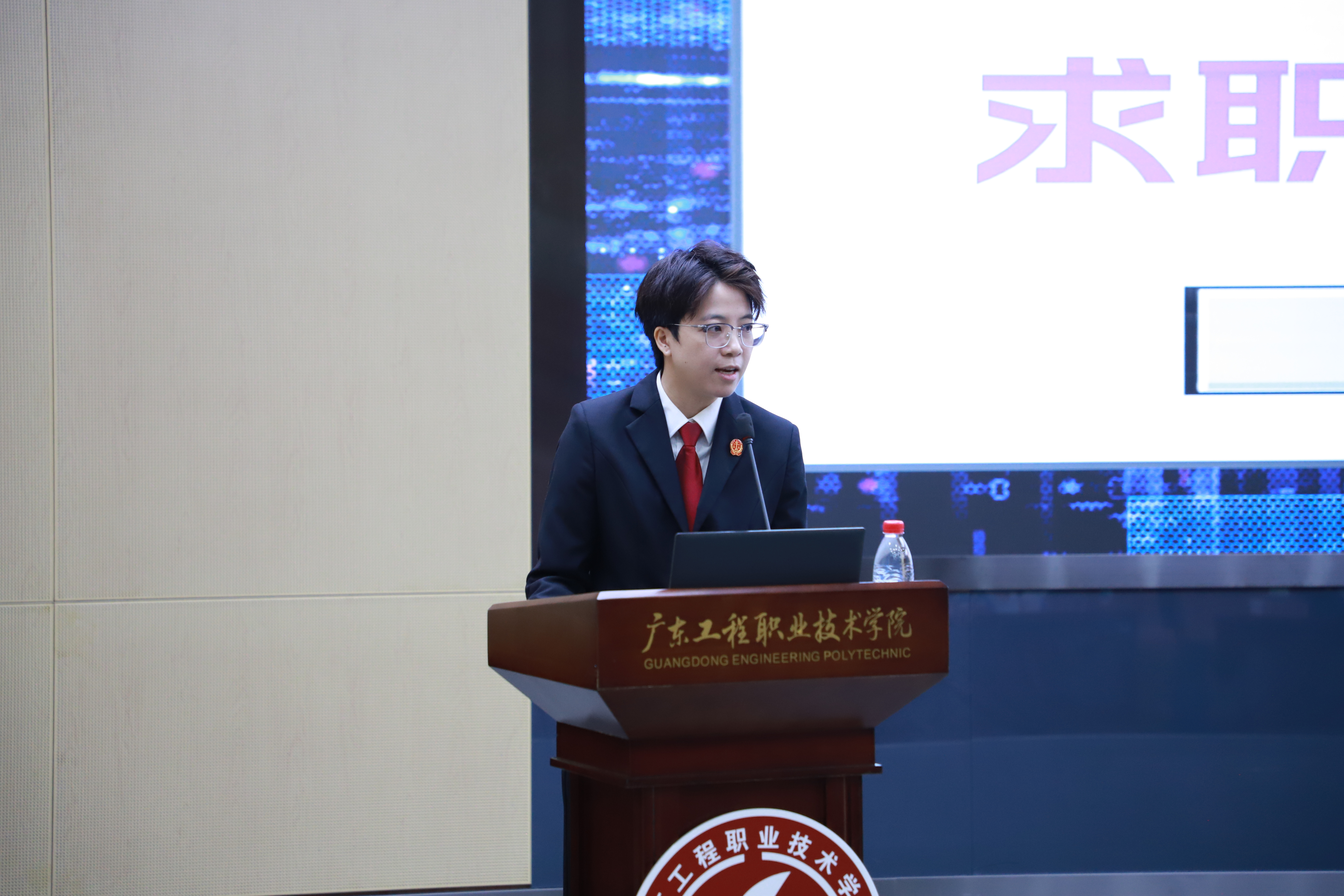 法官宣讲照.JPG